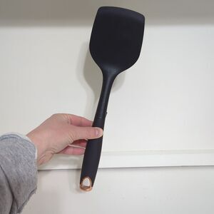 Cuisinart Solid Spatula Turner Flipper w/ Own Stand Black *Melt On Back Handle